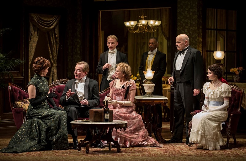 Goodman Theatre’s “The Little Foxes” Takes A Sly Turn