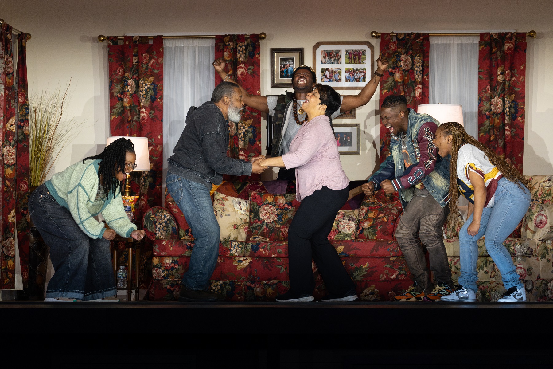 Renika Williams-Blutcher, Raymond Anthony Thomas, Ivan Cecil Walks, Caroline Clay, Bernard Gilbert and Victoria Omoregie in 'BUST' at Goodman Theatre