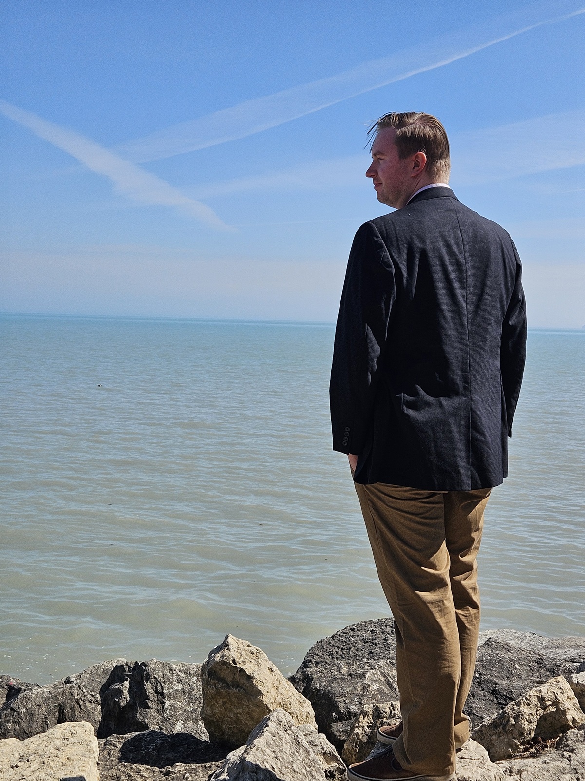 A character-driven and emotionally rich piece with moments of humor woven throughout, Kassandra at the Top of the World blends mythology and introspection to create an experience that feels both intimate and expansive. Ethan Carlson in 'Kassandra at the Top of the World'